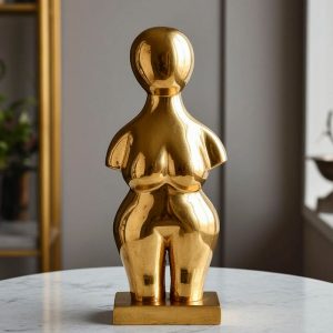 Скульптура из бронзы «Девушка»